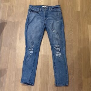 Levi's Women's Light Blue Distressed ankle Skinny Jeans